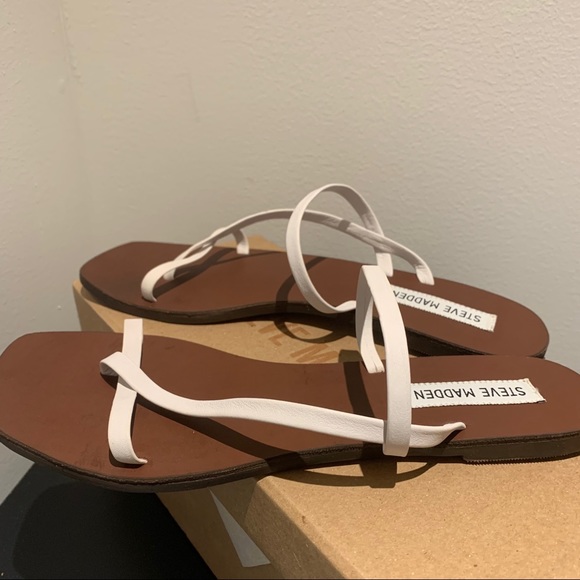 NIB Steve Madden Janessa White Flat Sandal - Picture 4 of 6